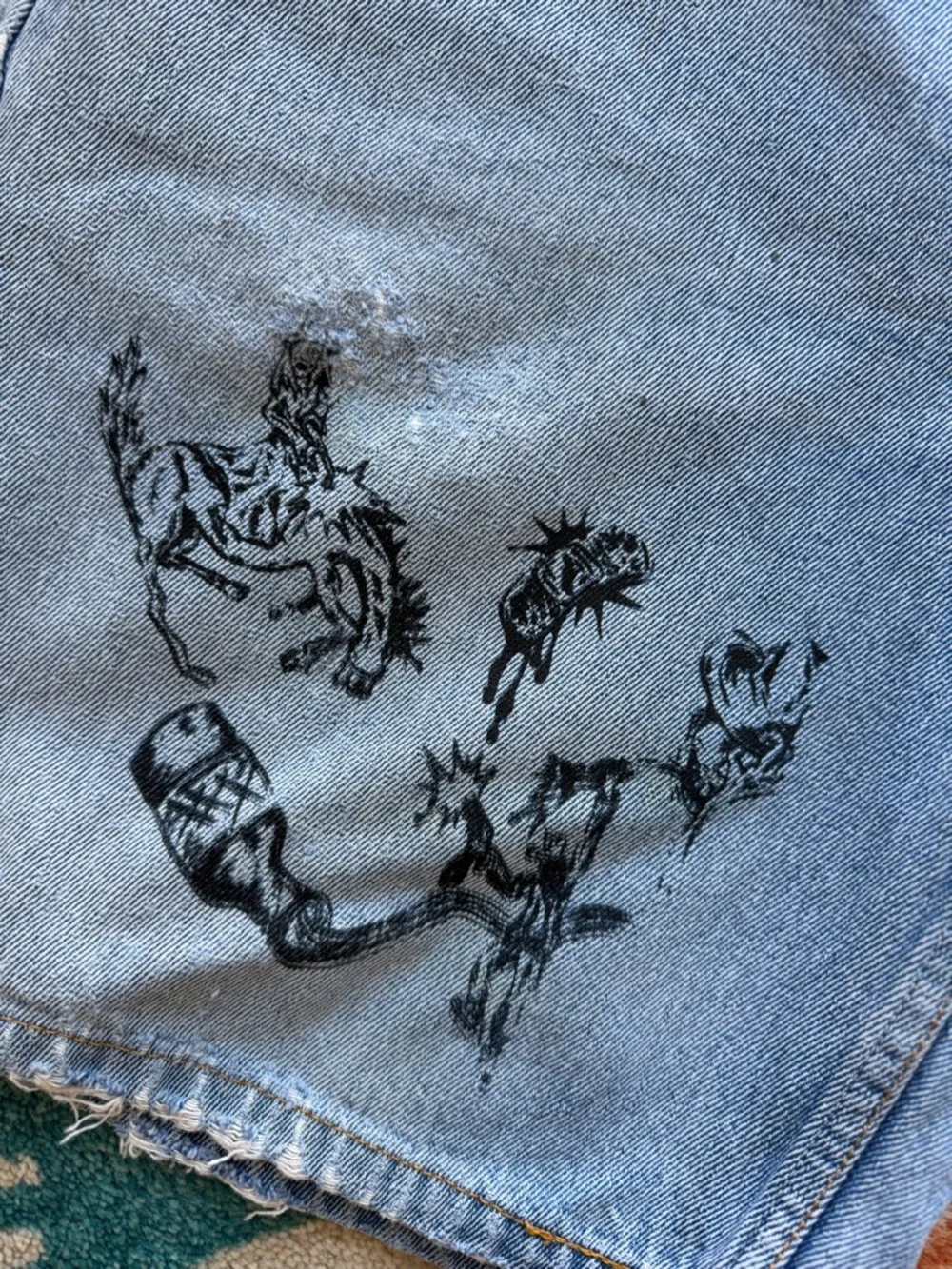 Levi's 550 Denim Bermuda Shorts Upcycled Reworked Graffiti Western Art - Picture 4 of 12